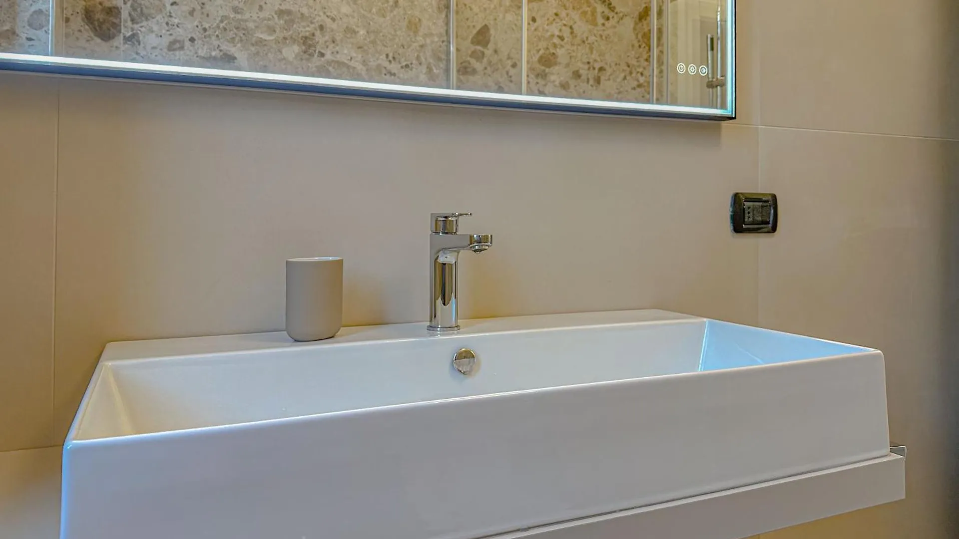 Apartment Suite Corsica 2 - 10 Min Da Linate Milan
